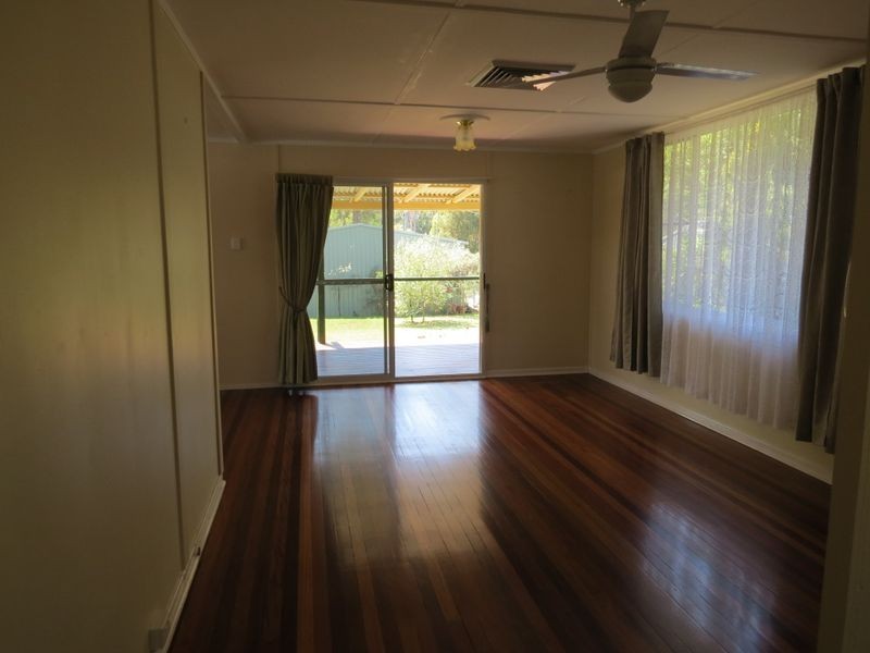 15 Russell Street, Esk QLD 4312
