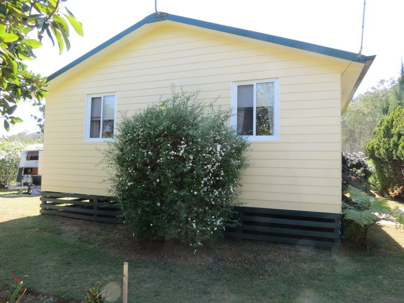 15 Russell Street, Esk QLD 4312