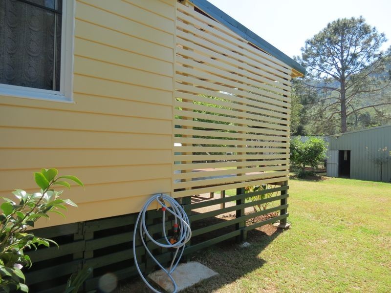 15 Russell Street, Esk QLD 4312
