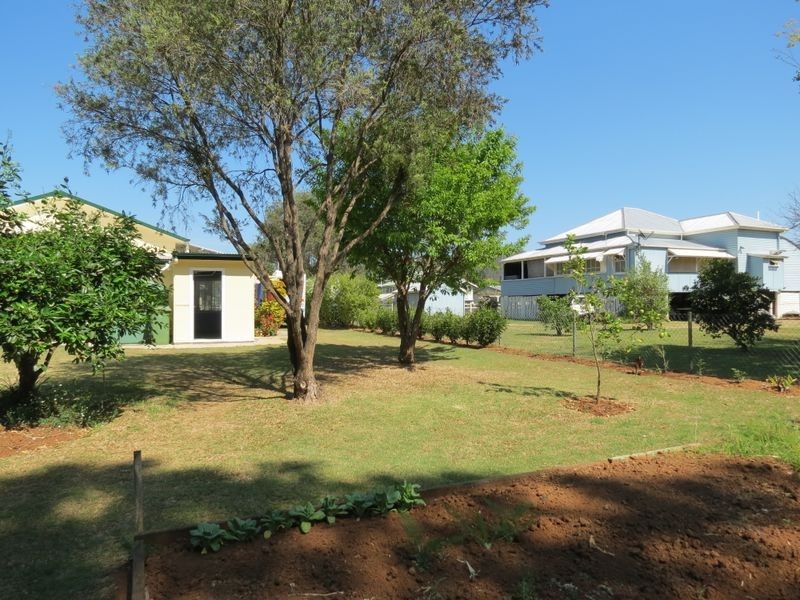 15 Russell Street, Esk QLD 4312