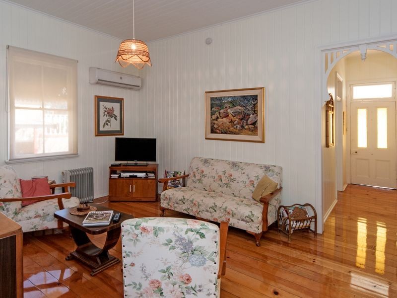 48 Bellambi Street, Toogoolawah QLD 4313