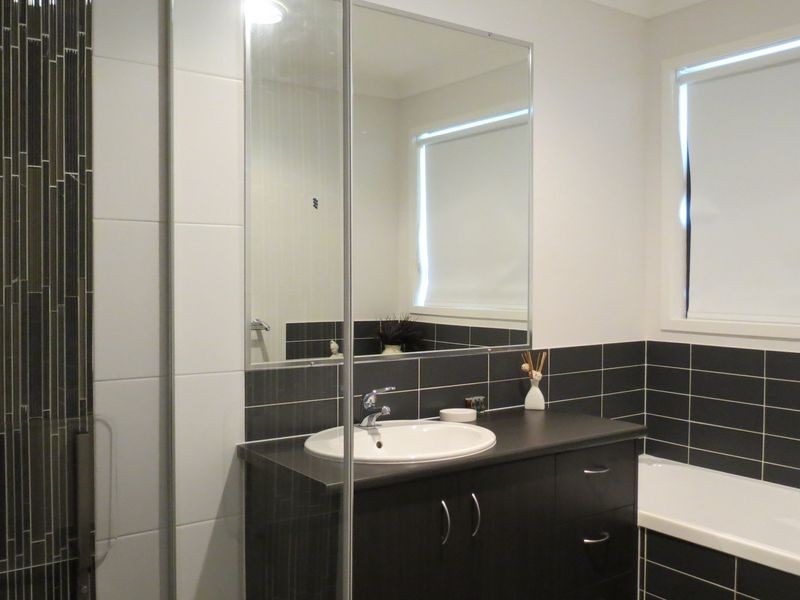 34 Countess Court, Mount Hallen QLD 4312
