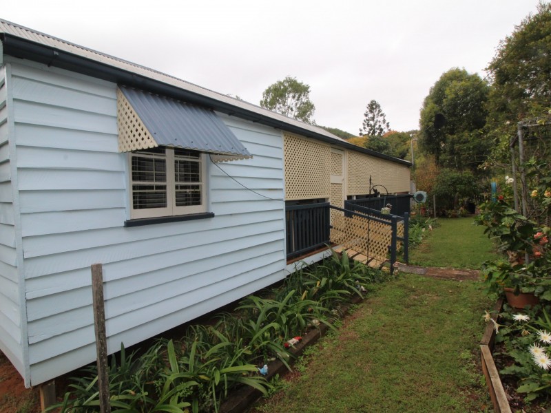 27 Francis Terrace, Esk QLD 4312