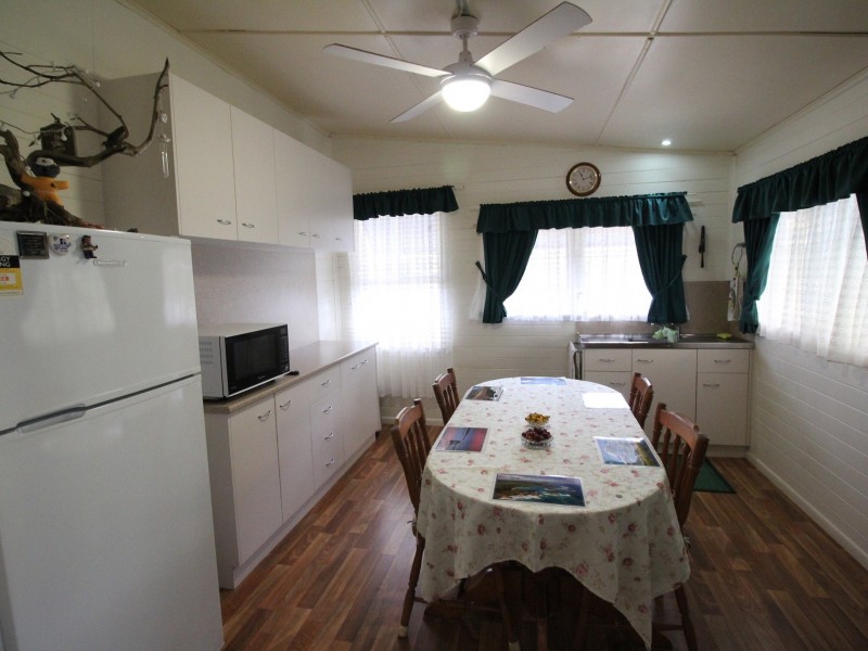 27 Francis Terrace, Esk QLD 4312