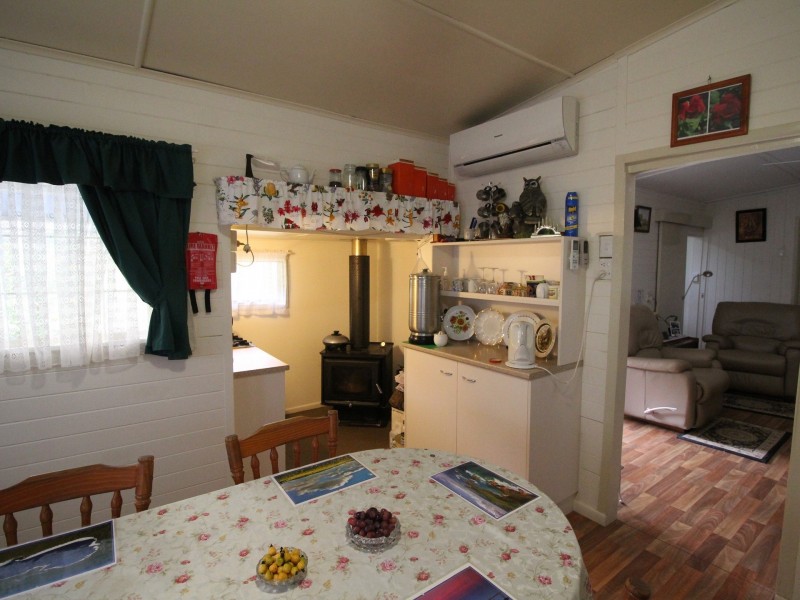 27 Francis Terrace, Esk QLD 4312