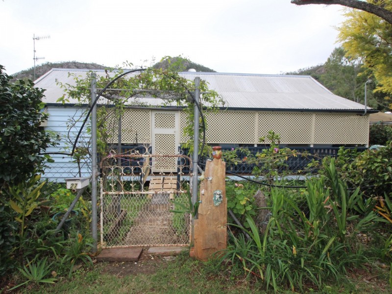 27 Francis Terrace, Esk QLD 4312