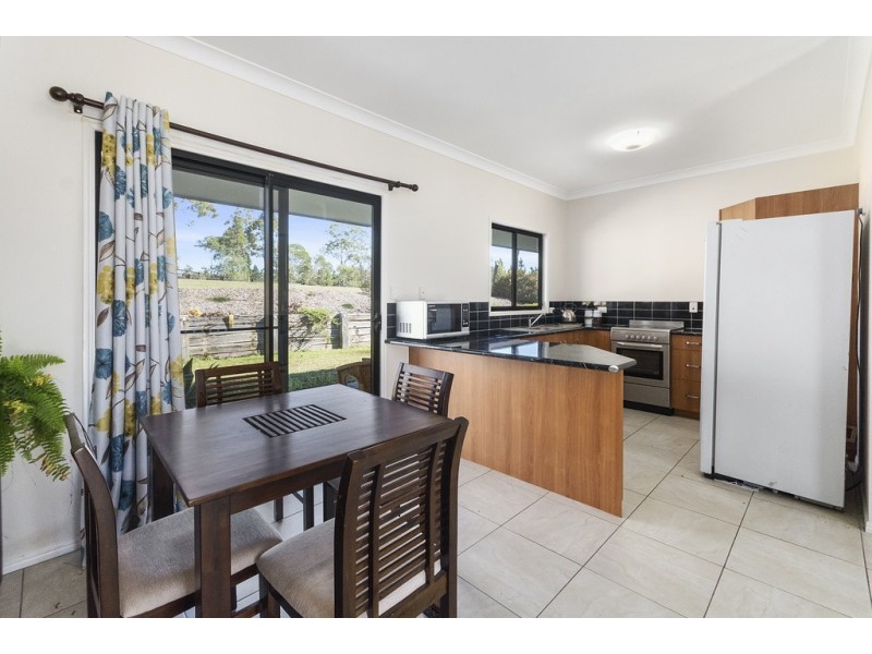 314 Edinburgh Drive, Mount Hallen QLD 4312