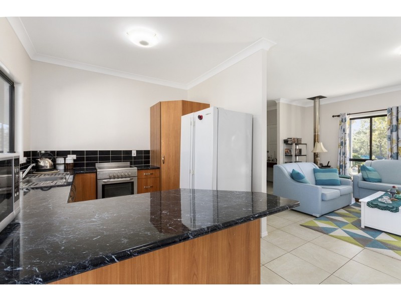 314 Edinburgh Drive, Mount Hallen QLD 4312