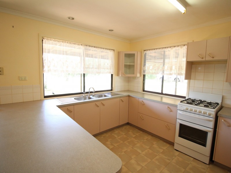 64 Selwyn Road, Esk QLD 4312