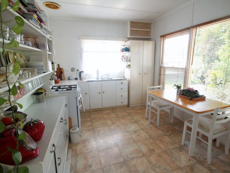 23 Down Street, Esk QLD 4312