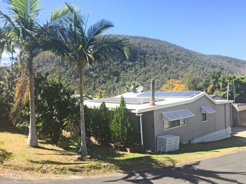 9 Third Avenue, Somerset Dam QLD 4312