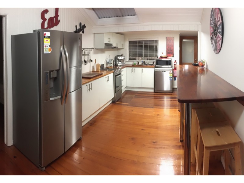 9 Third Avenue, Somerset Dam QLD 4312