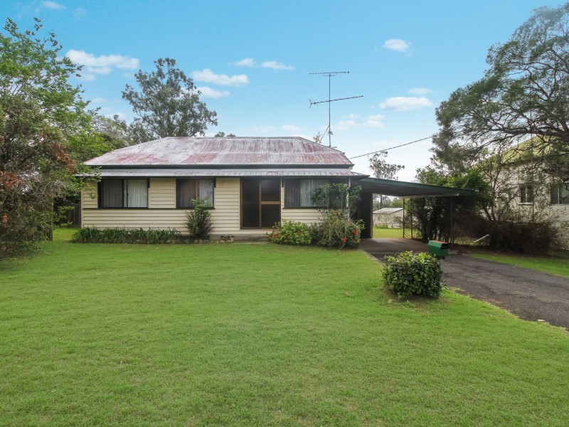 27 Bellambi Street, Toogoolawah QLD 4313
