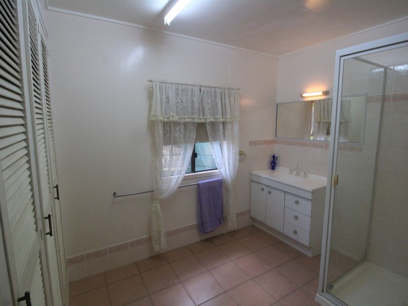 27 Bellambi Street, Toogoolawah QLD 4313