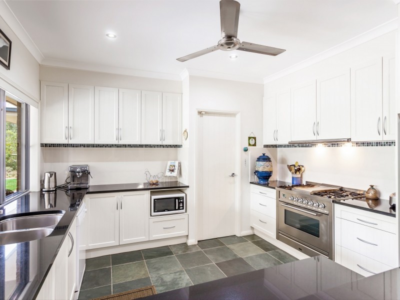 48 Essex Court, Mount Hallen QLD 4312