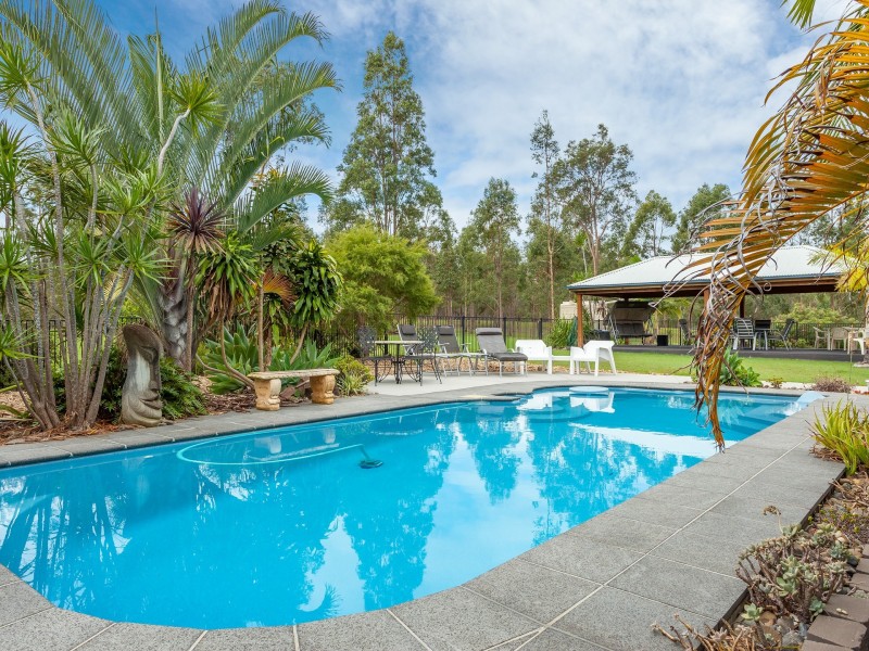 48 Essex Court, Mount Hallen QLD 4312