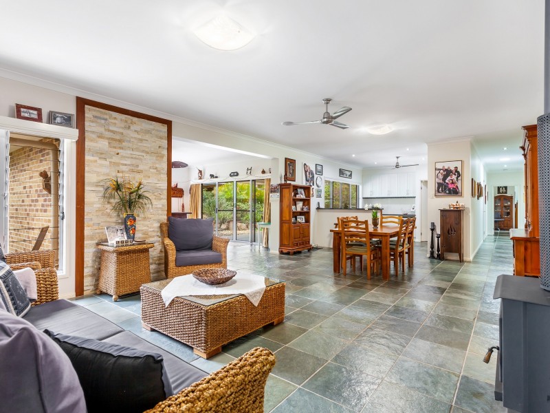 48 Essex Court, Mount Hallen QLD 4312