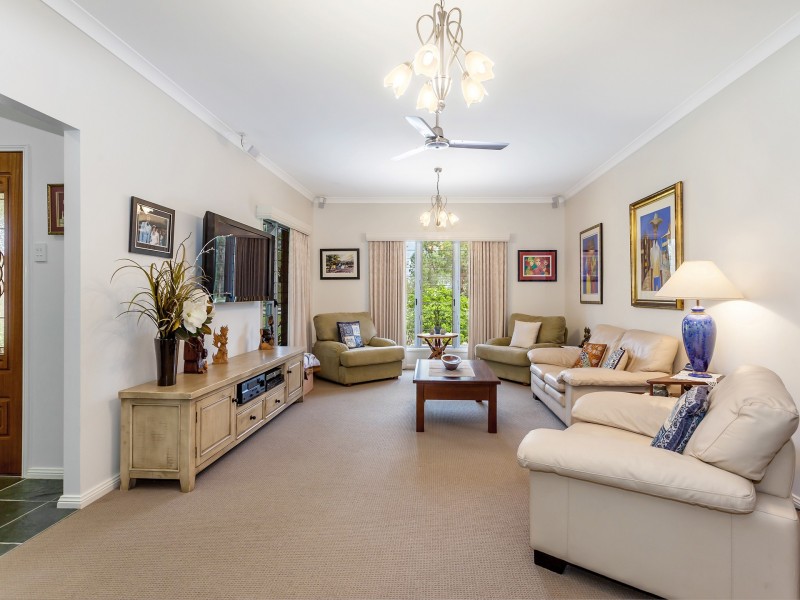 48 Essex Court, Mount Hallen QLD 4312