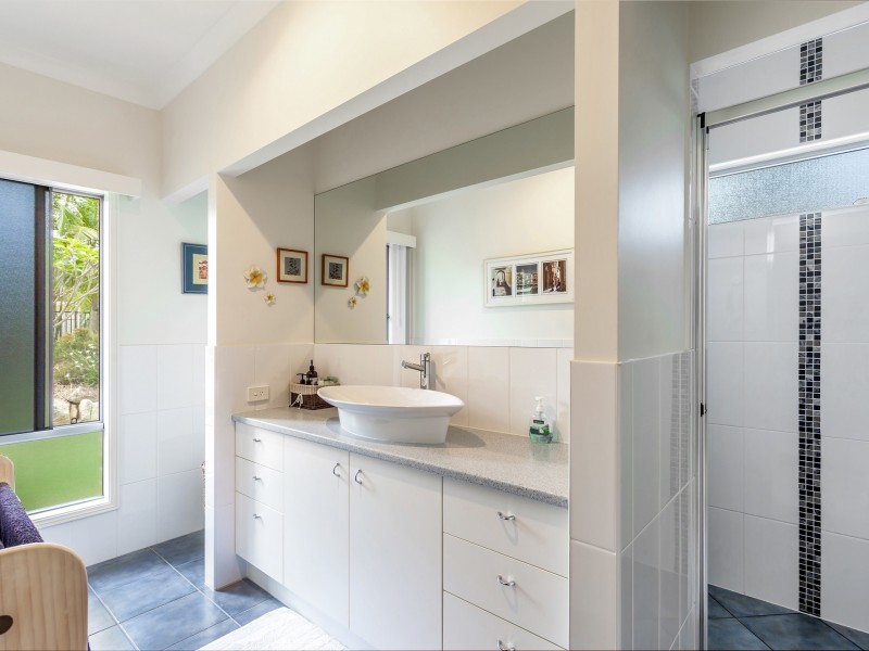 48 Essex Court, Mount Hallen QLD 4312