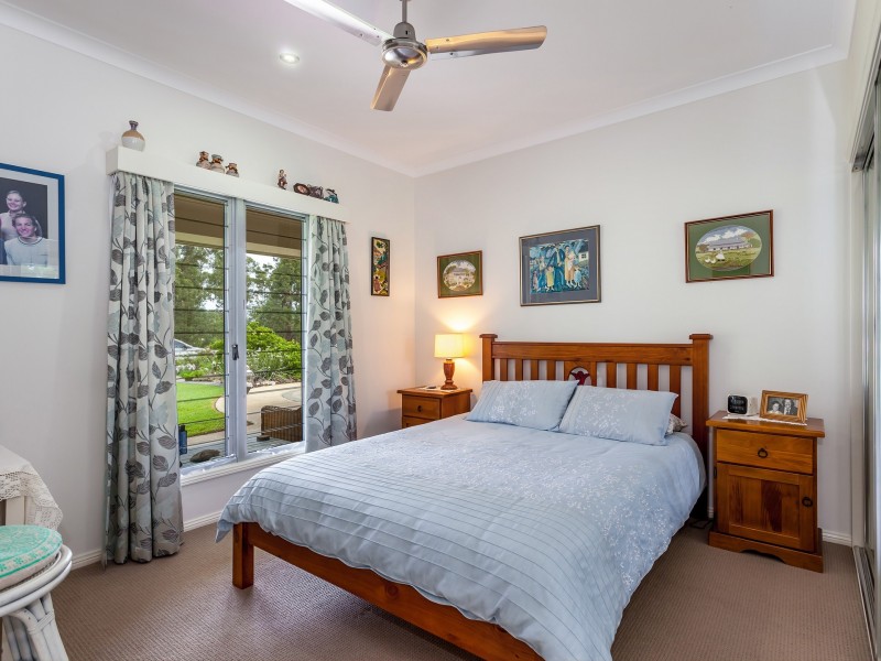 48 Essex Court, Mount Hallen QLD 4312