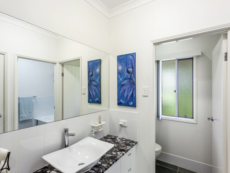 48 Essex Court, Mount Hallen QLD 4312