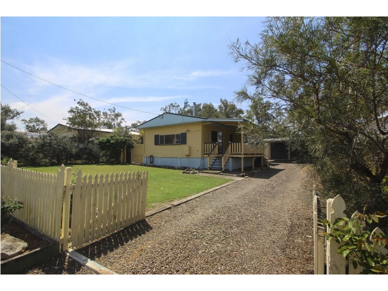 17 Mary Street, Toogoolawah QLD 4313
