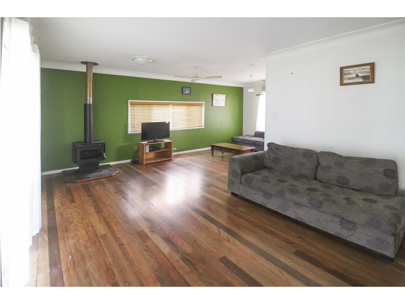 17 Mary Street, Toogoolawah QLD 4313