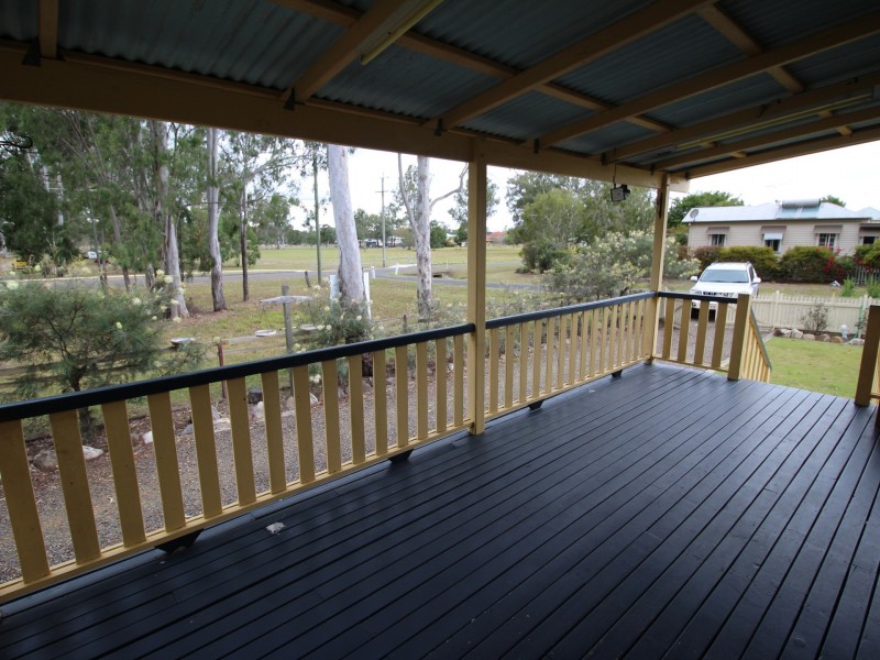 17 Mary Street, Toogoolawah QLD 4313