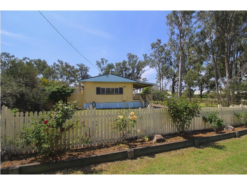 17 Mary Street, Toogoolawah QLD 4313