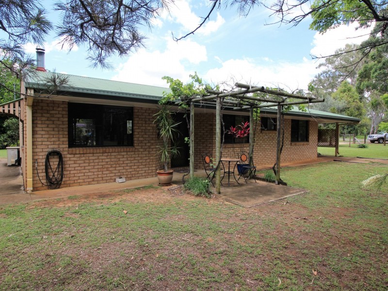 72 Creek Street, Esk QLD 4312