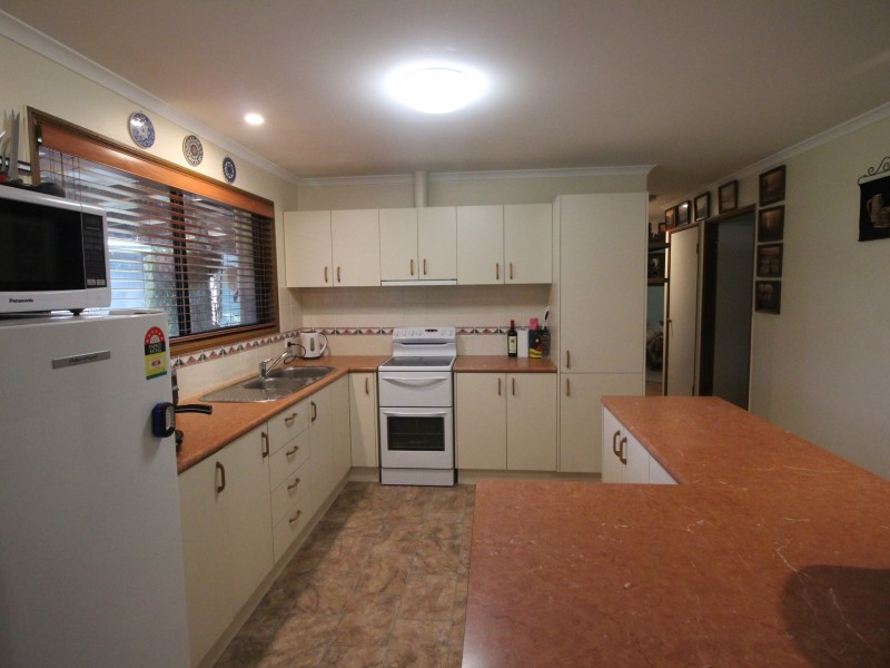 72 Creek Street, Esk QLD 4312