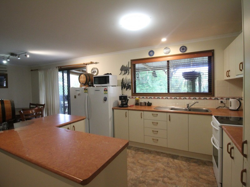 72 Creek Street, Esk QLD 4312