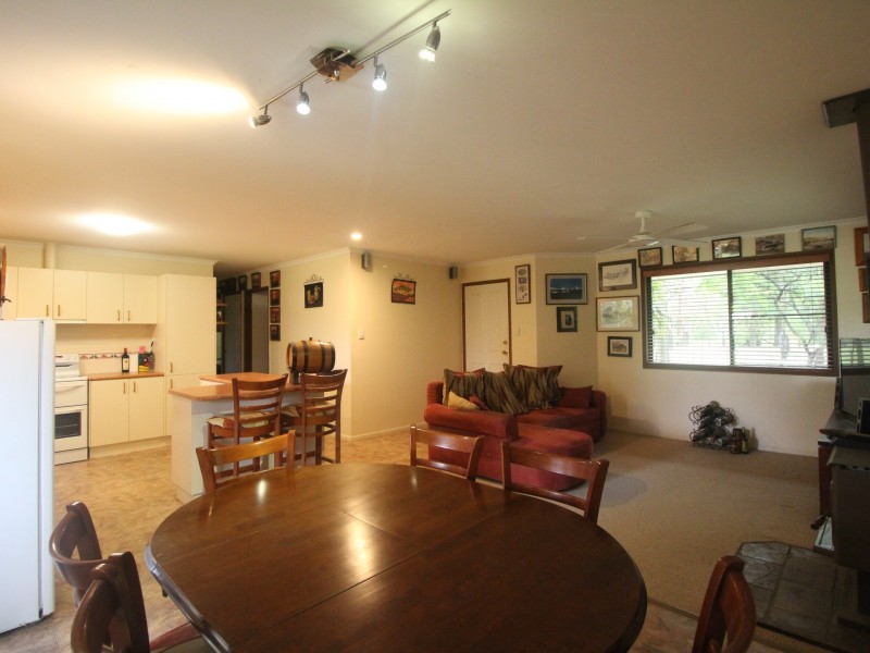 72 Creek Street, Esk QLD 4312