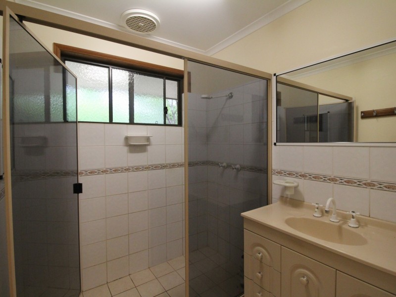 72 Creek Street, Esk QLD 4312
