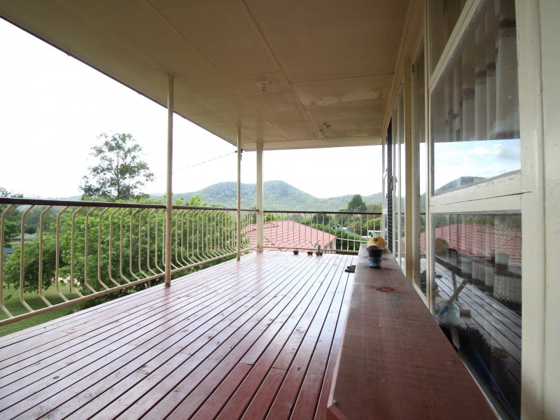 42 Barbour Street, Esk QLD 4312