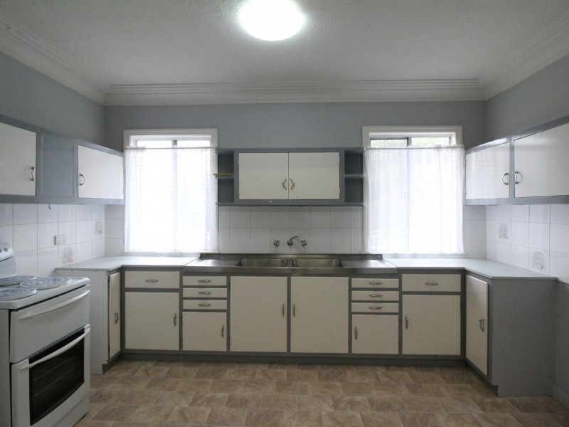 42 Barbour Street, Esk QLD 4312