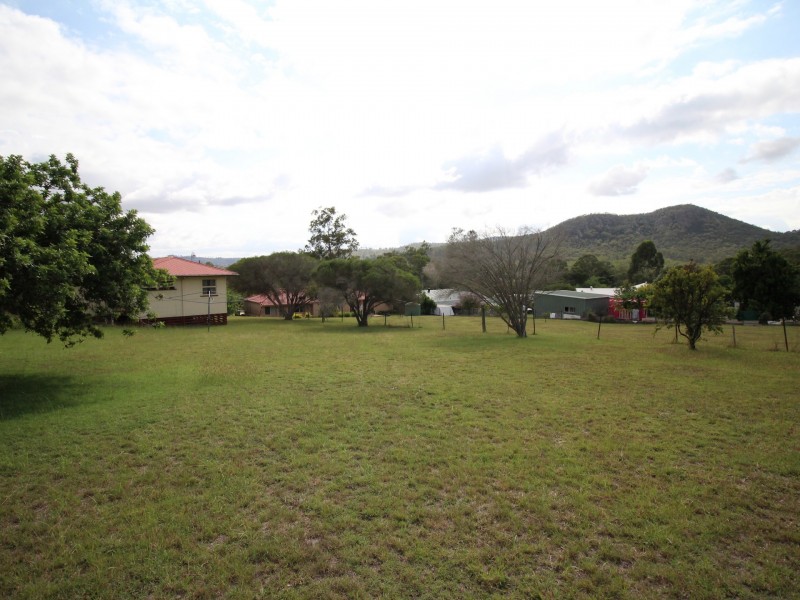 42 Barbour Street, Esk QLD 4312