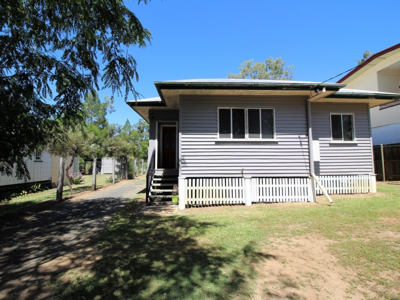 68 East Street, Esk QLD 4312