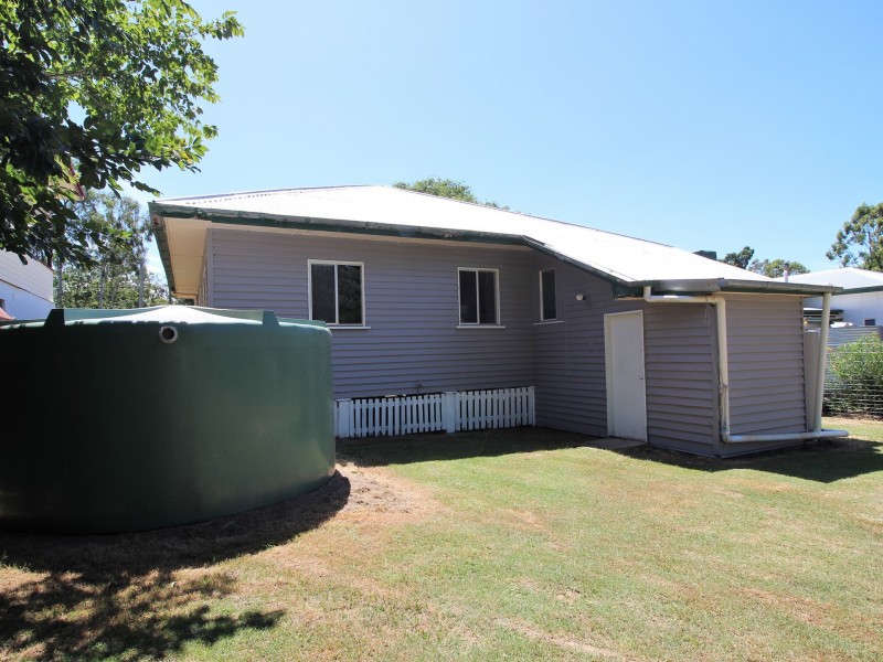 68 East Street, Esk QLD 4312