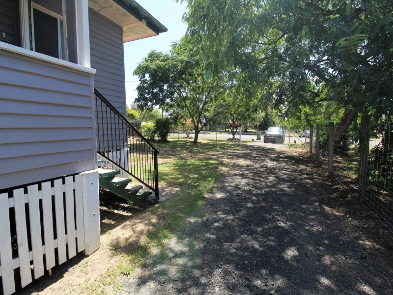 68 East Street, Esk QLD 4312