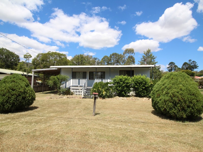16 Short Street, Esk QLD 4312