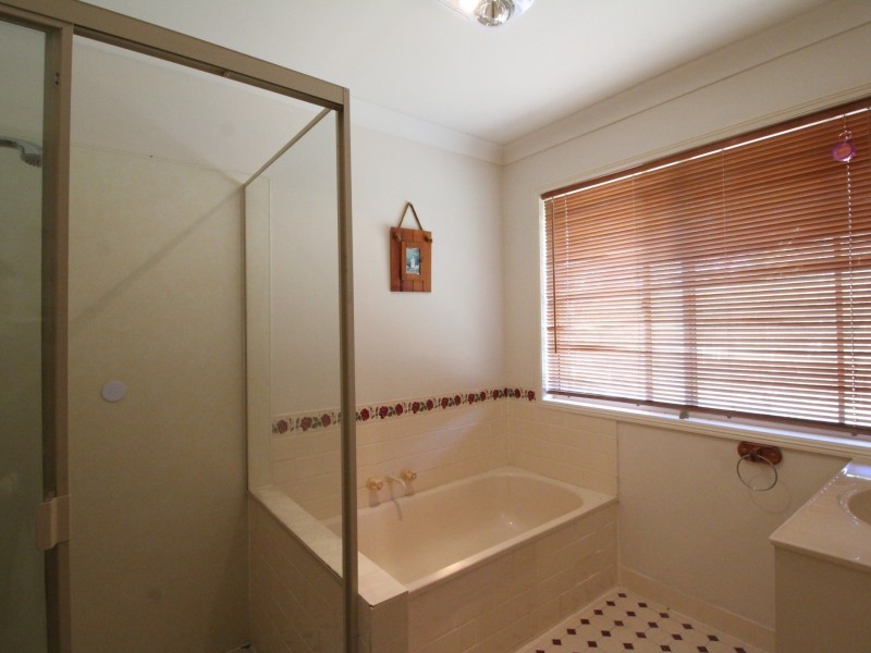 148 Pine Crescent, Esk QLD 4312