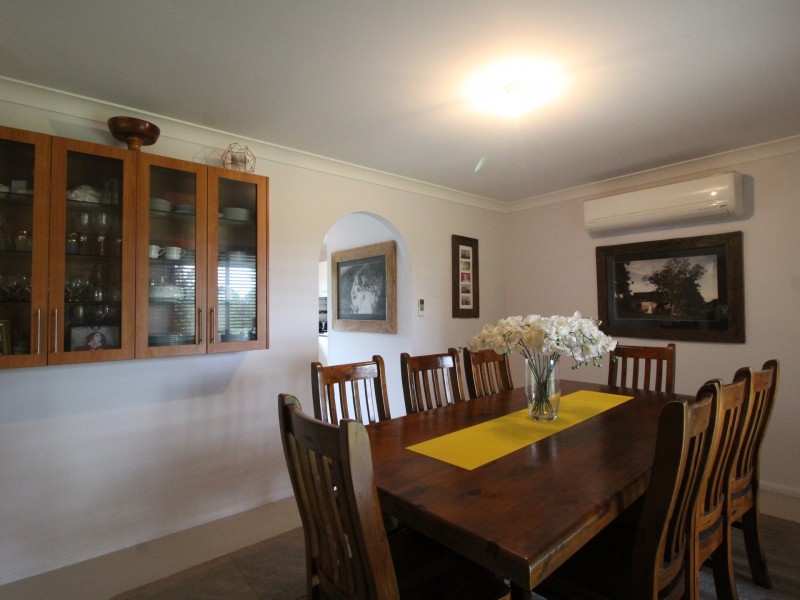 144 Edinburgh Drive, Mount Hallen QLD 4312