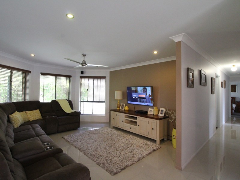 144 Edinburgh Drive, Mount Hallen QLD 4312