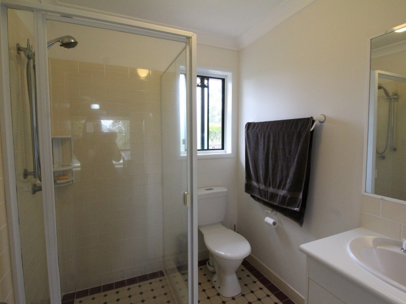 144 Edinburgh Drive, Mount Hallen QLD 4312