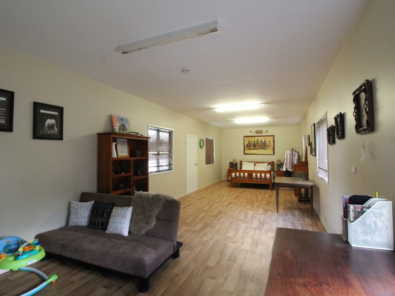 144 Edinburgh Drive, Mount Hallen QLD 4312