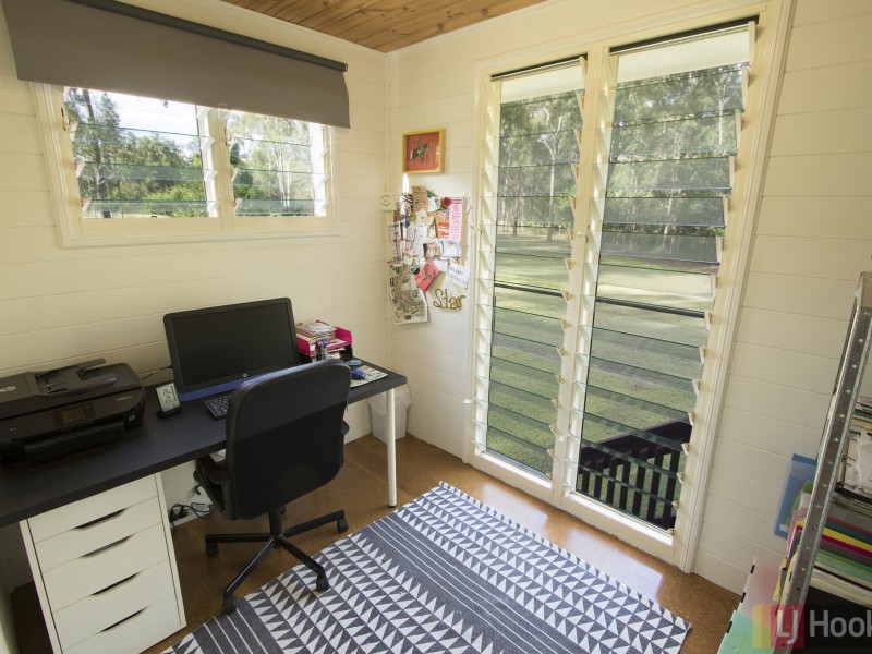 33 Countess Court, Mount Hallen QLD 4312