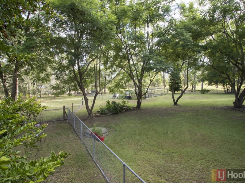 33 Countess Court, Mount Hallen QLD 4312