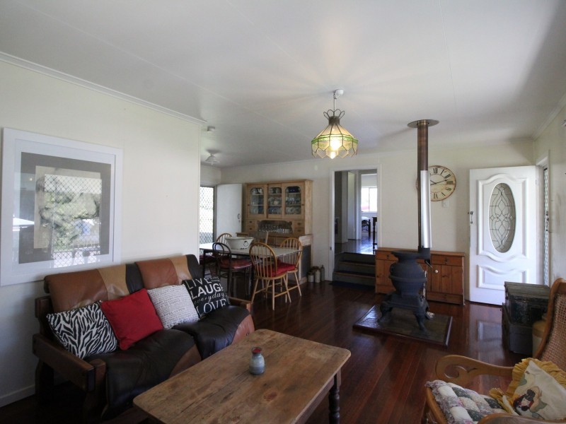 29 Down Street, Esk QLD 4312