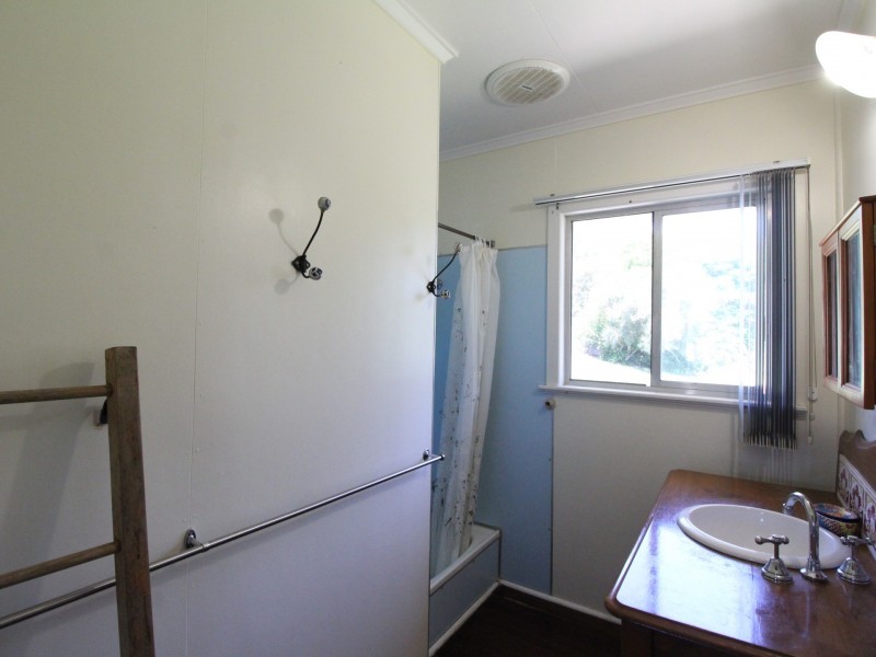 29 Down Street, Esk QLD 4312